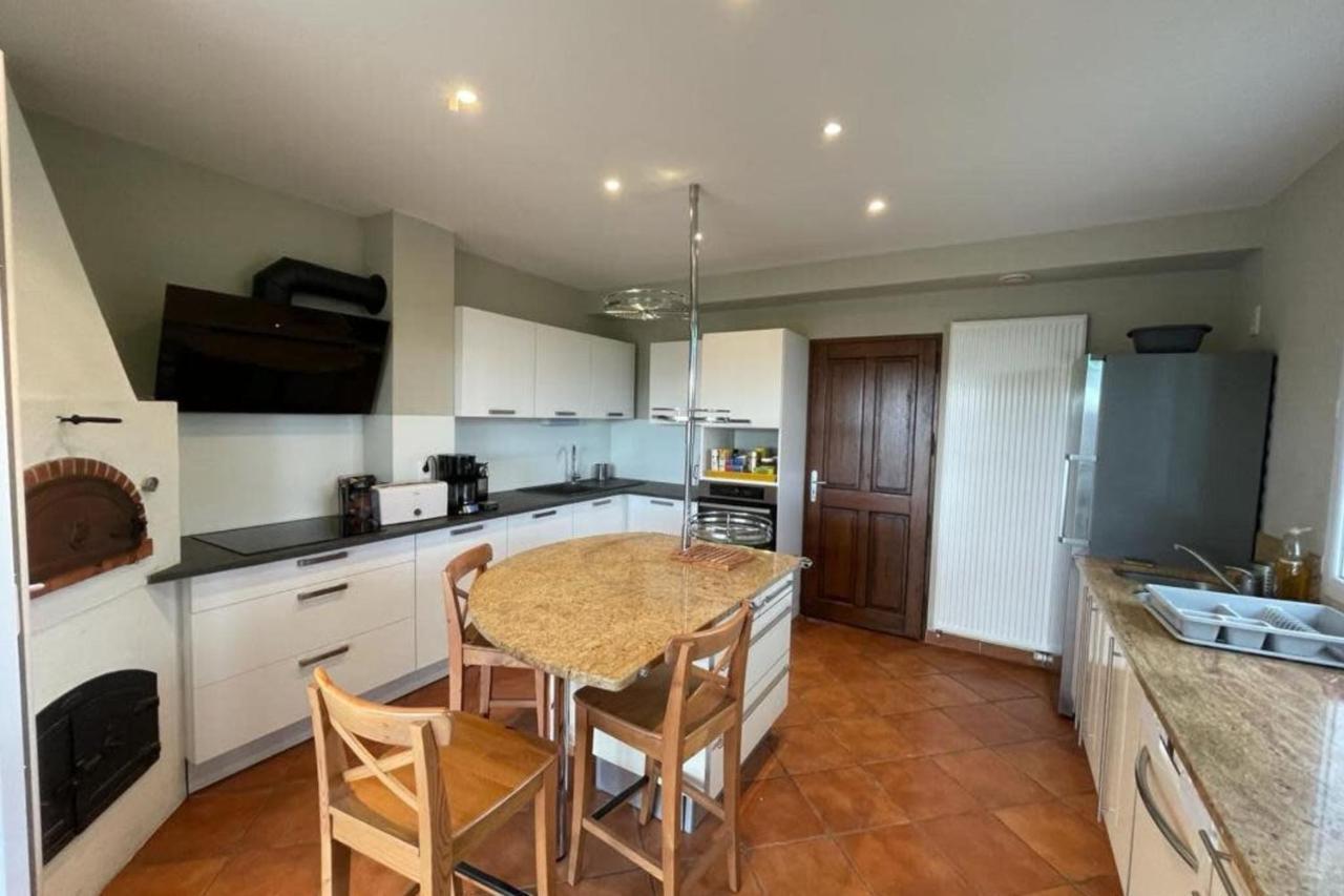 Family Villa At 1H15 From Lyon Precieux Exterior photo